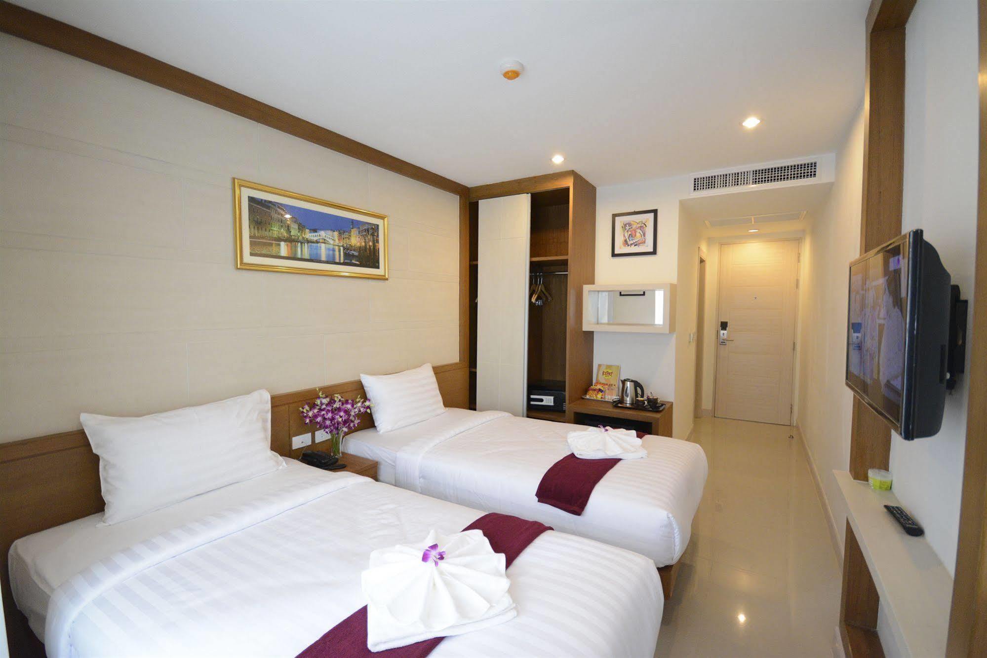 The Patong Center Hotel Extérieur photo